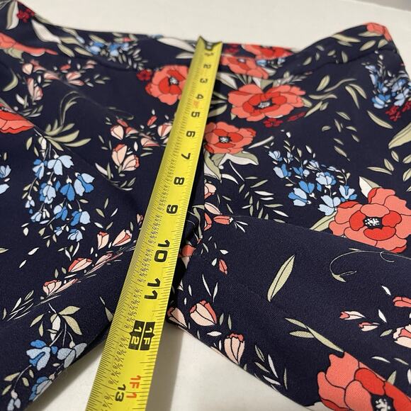 Lands End Pants Womens 8 Mid Rise Stretch Knit Blue White Floral Slim Leg - Picture 10 of 10